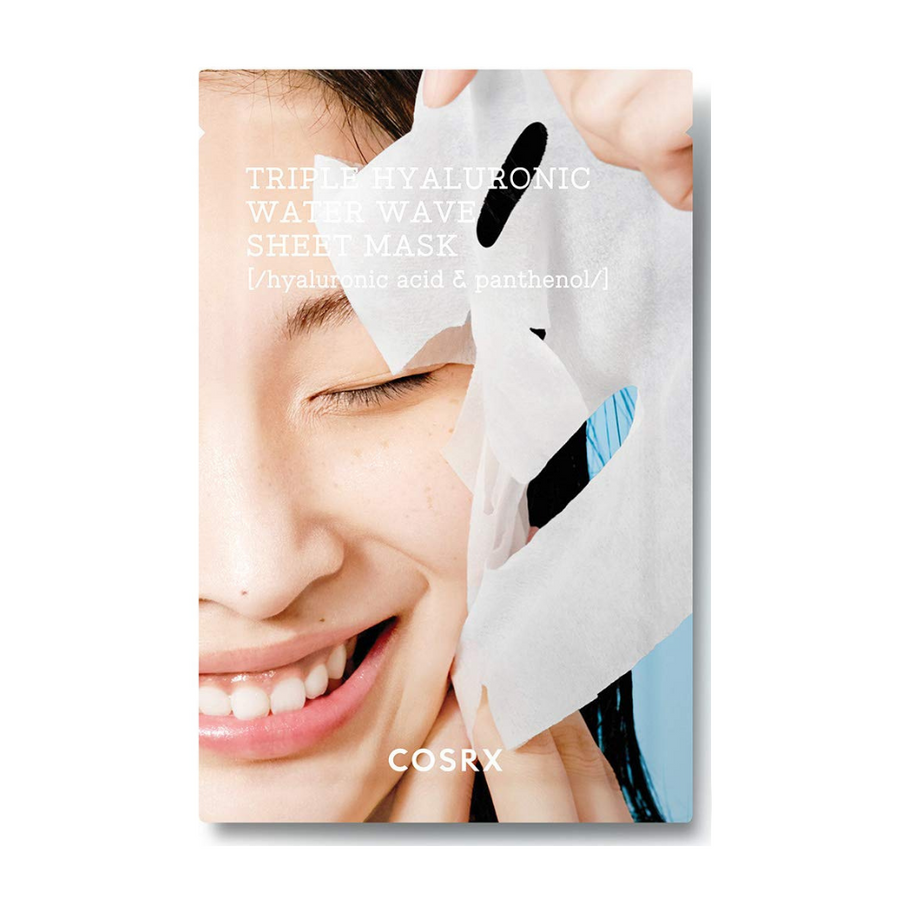 En kvinna håller upp en COSRX Hydrium Triple Hyaluronic Water Wave Sheet Mask.